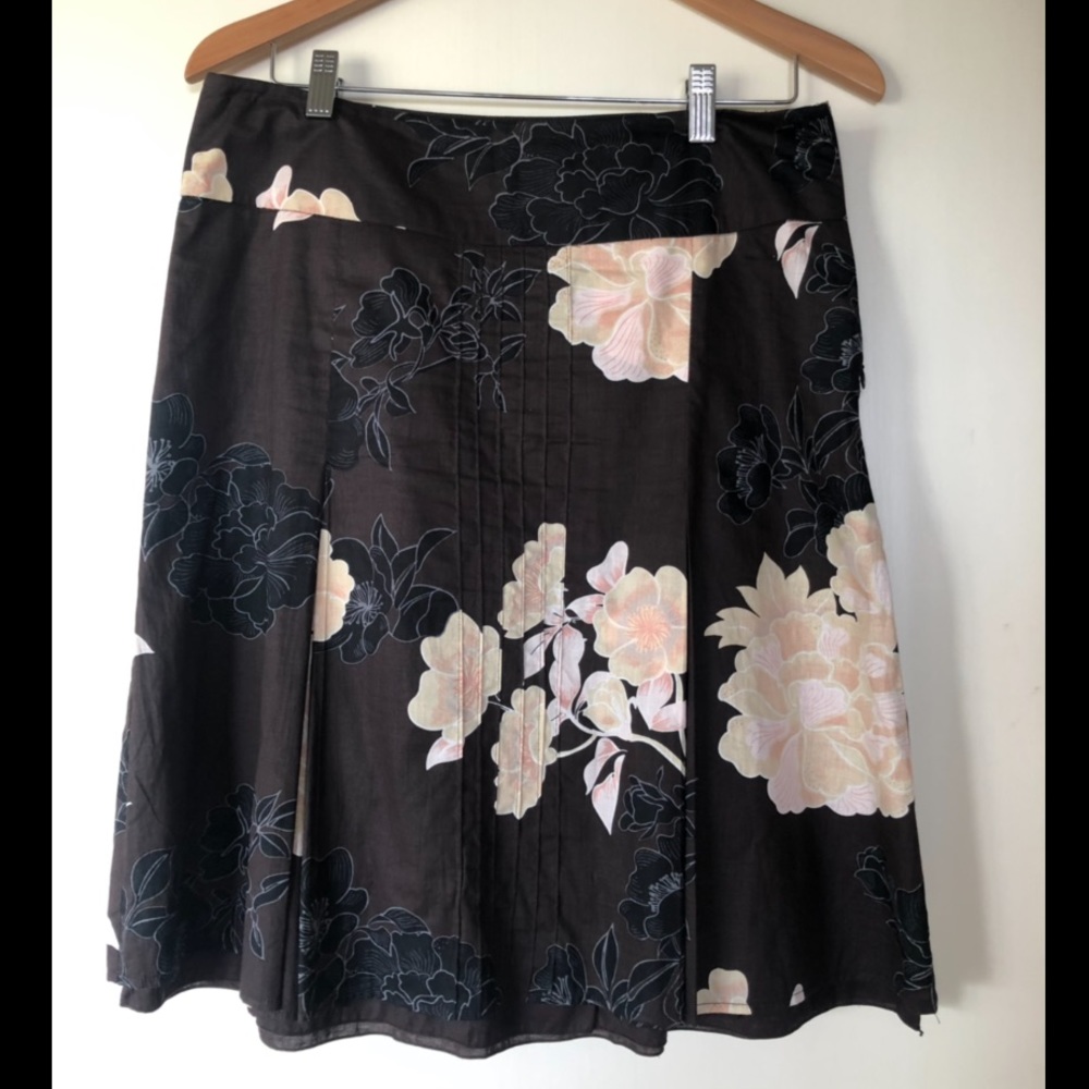 Beautiful floral patterned skirt by Zero, sz38/6
